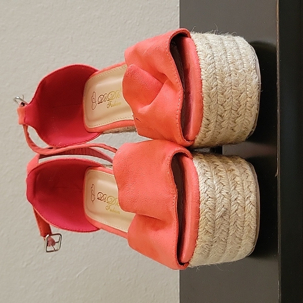 Size 6.5 Db Dk Fashion Coral Ankle Strap Espadrille Wedges